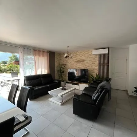 Dans Les Pyrenees -option Piscine En Ete Ferienhaus