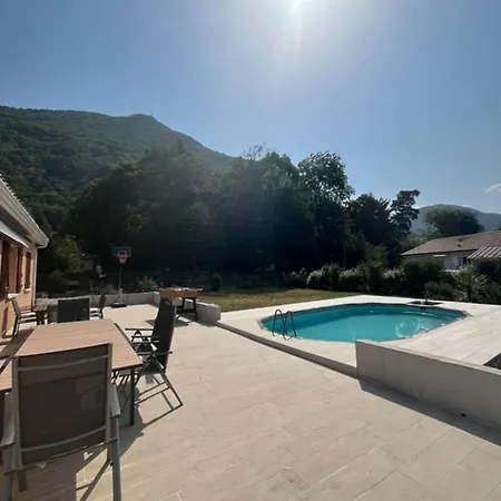 Feriehus Dans Les Pyrenees -option Piscine En Ete Chaum