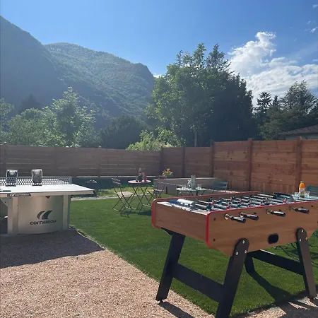 Dans Les Pyrenees -option Piscine En Ete Feriehus *