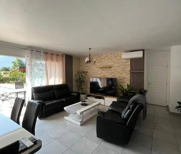 Dans Les Pyrenees -option Piscine En Ete Nyaraló