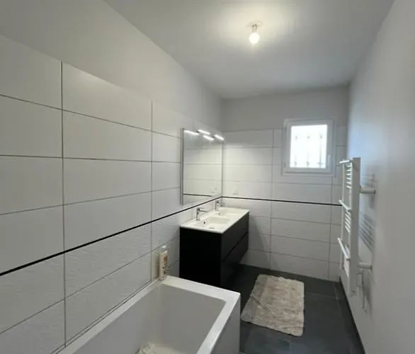 Dans Les Pyrenees -option Piscine En Ete Nyaraló *